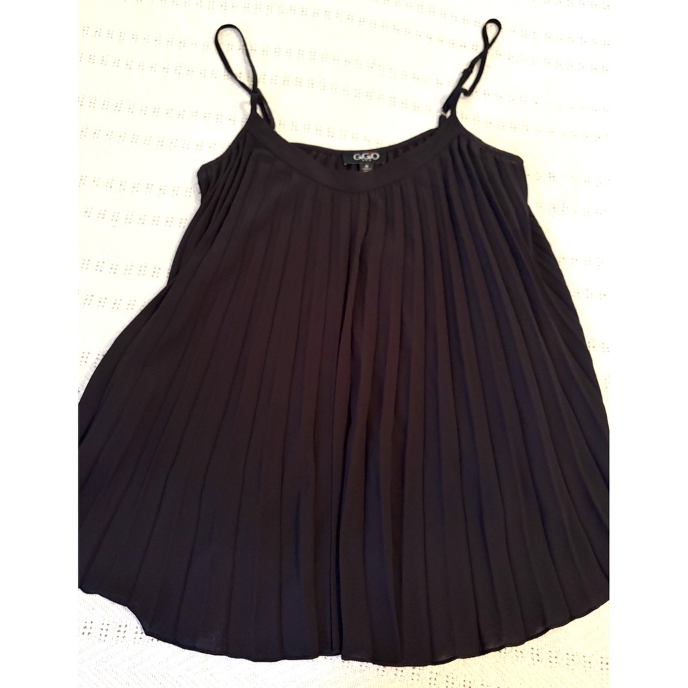 Gigio‎ camisole blouse Black pleated size medium  NWOT adjustable strap